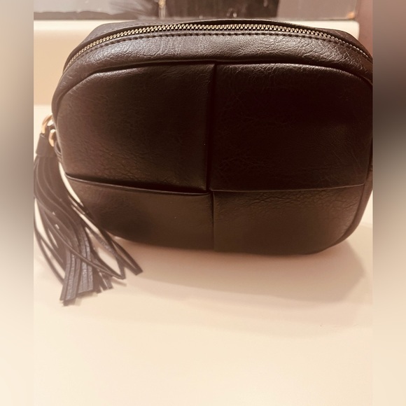 Top zip crossbody with interchangeable straps for women - Picture 7 of 9